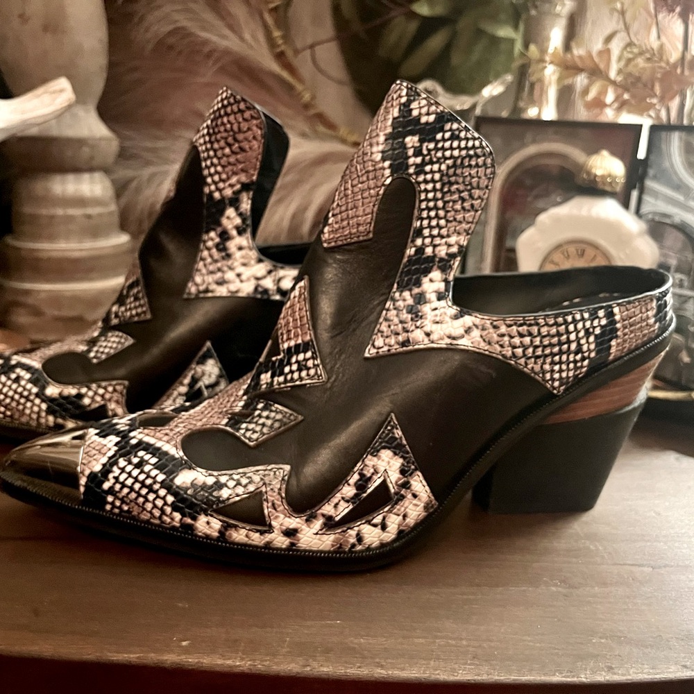 Gianni Bini snake skin Mules